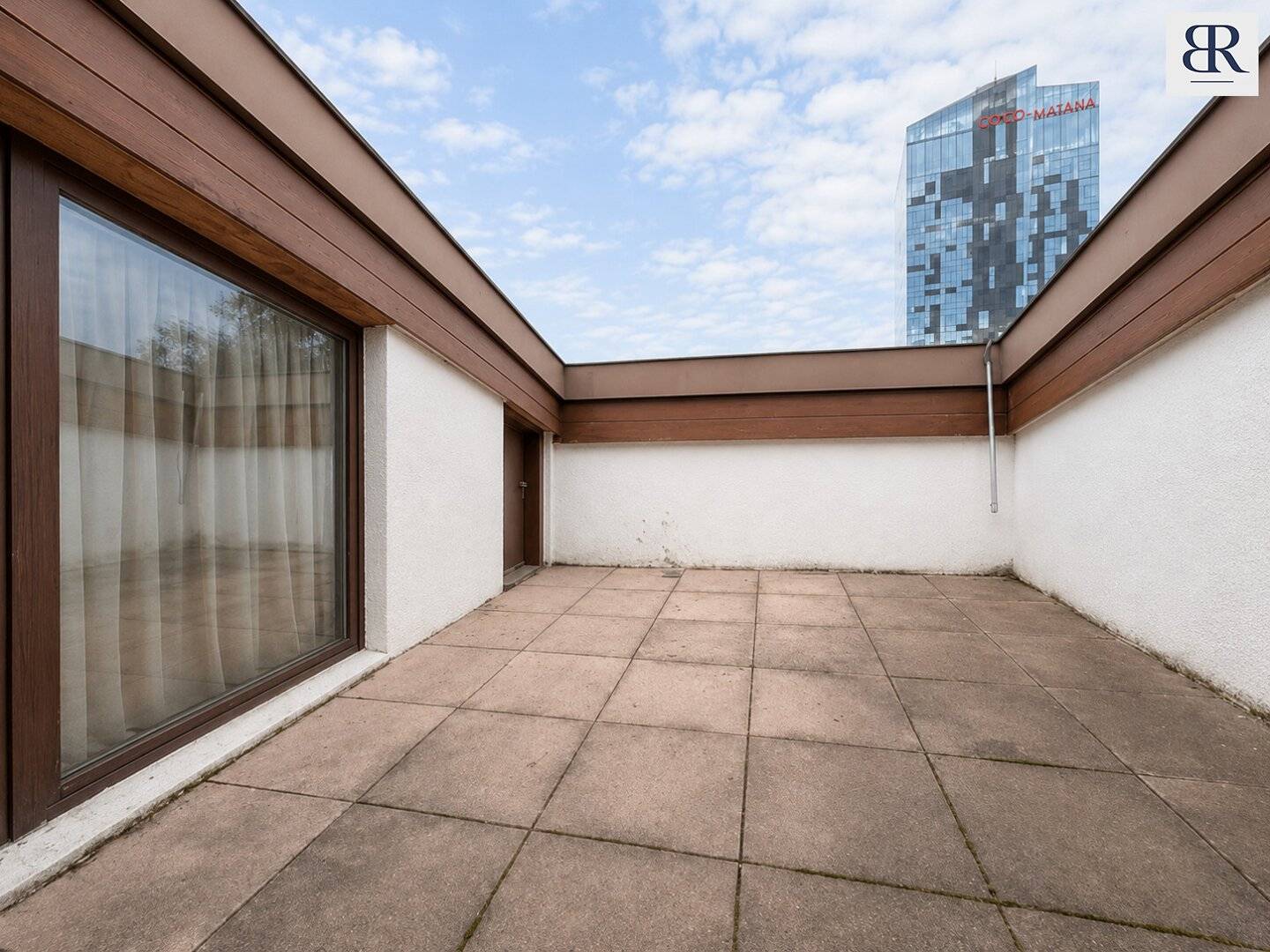 Small enough to feel comfortable. Large enough to live!