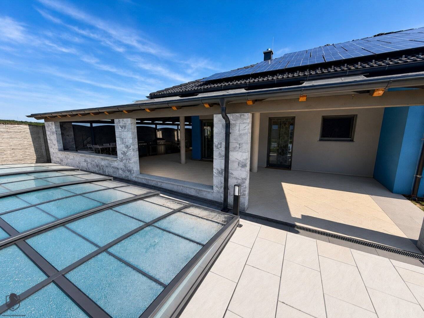 Exclusive single family house with pool, photovoltaic system and high quality fittings in Heiligeneich and German title? No, the German title must be preserved as well.