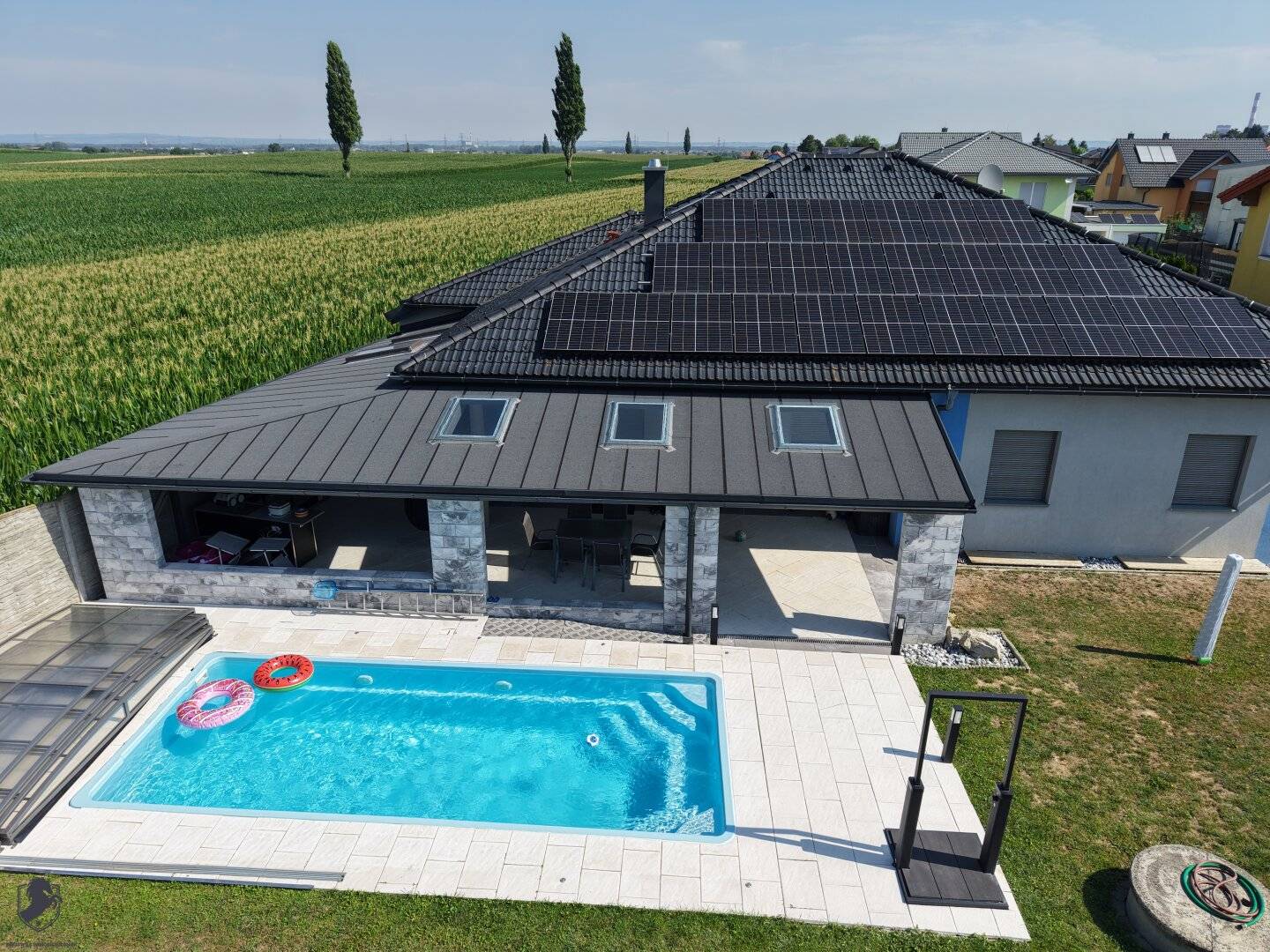 Exclusive single family house with pool, photovoltaic system and high quality fittings in Heiligeneich and German title? No, the German title must be preserved as well.