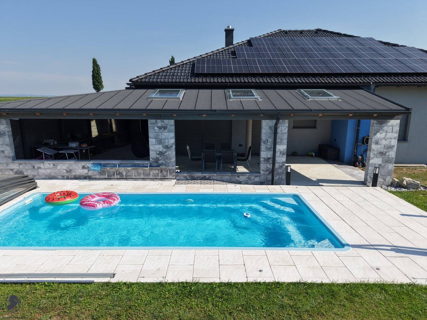 Exclusive single family house with pool, photovoltaic system and high quality fittings in Heiligeneich and German title? No, the German title must be preserved as well.