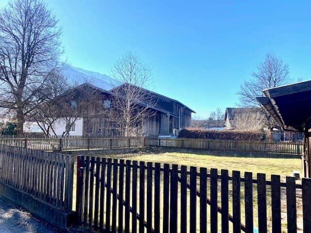 Herrlich, sonniges Baugrundstück (mit Altbestand) in absoluter Ruhelage in Oberhofen