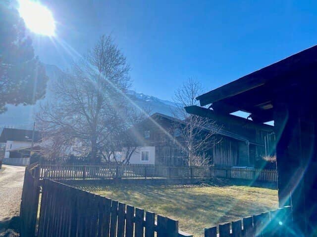 Herrlich, sonniges Baugrundstück (mit Altbestand) in absoluter Ruhelage in Oberhofen