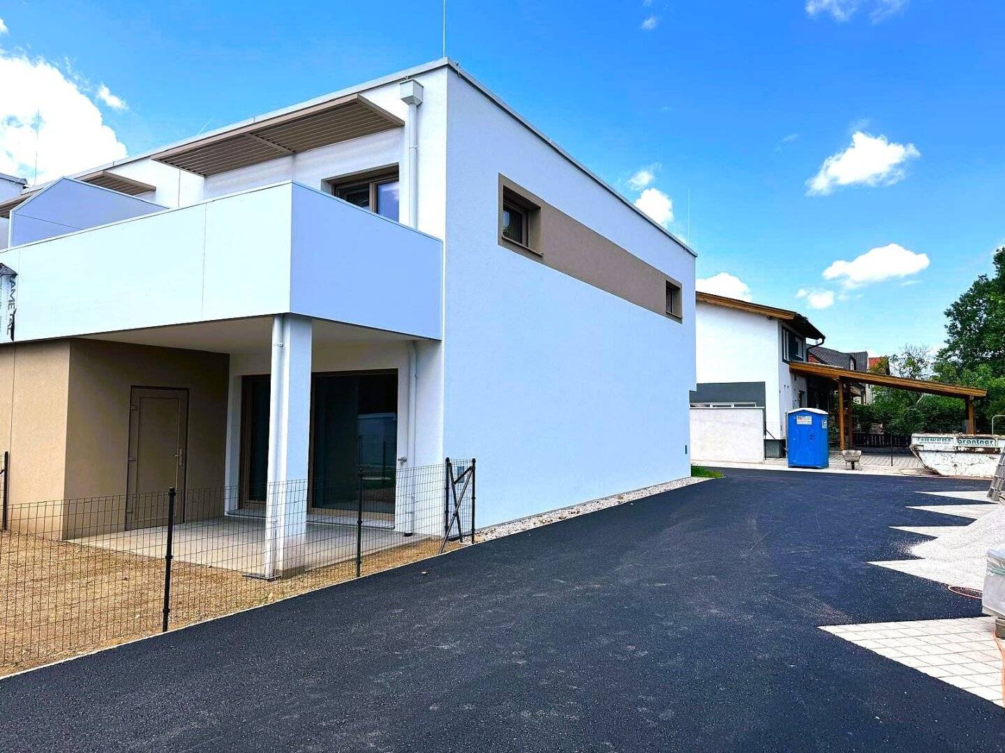 Familientraum in Massivbauweise – Modernes Reihenhaus mit Garten - inkl. PV ANLAGE