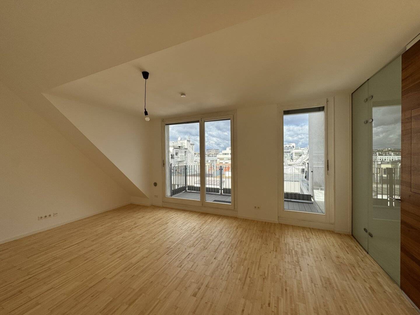 Exklusive Dachgeschosswohnung | Klimaanlage | 2 Terrassen | Garage | Hauptbahnhof & U1 Keplerplatz