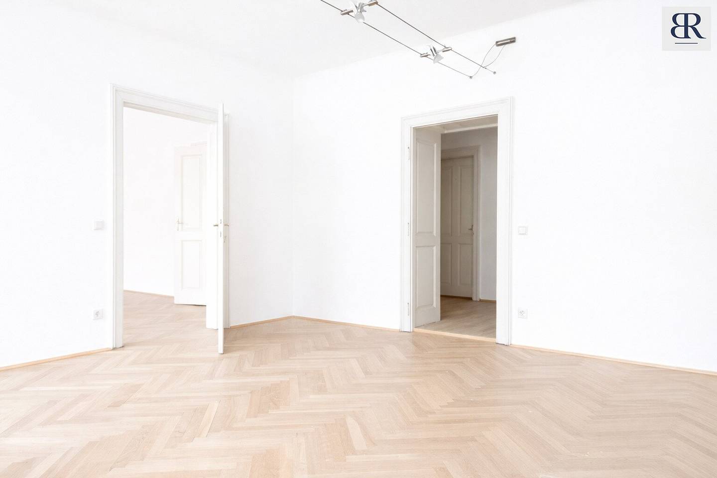 Das Büro am Platz - "Ein Platz. Ein Stil. Ein Statement"
