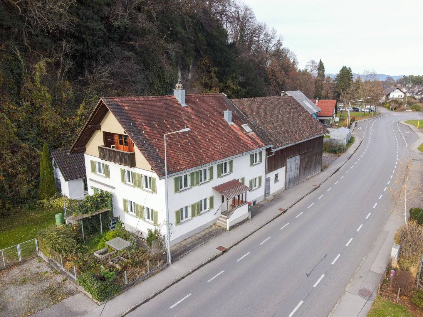 House in need of renovation with versatile development potential