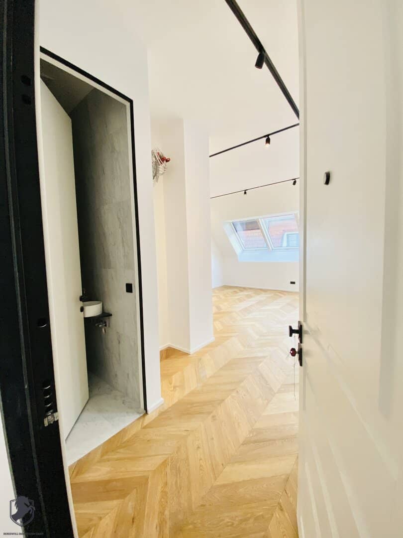 Exclusive top floor penthouse near Schönbrunn with generous 37 m², exclusive roof terrace