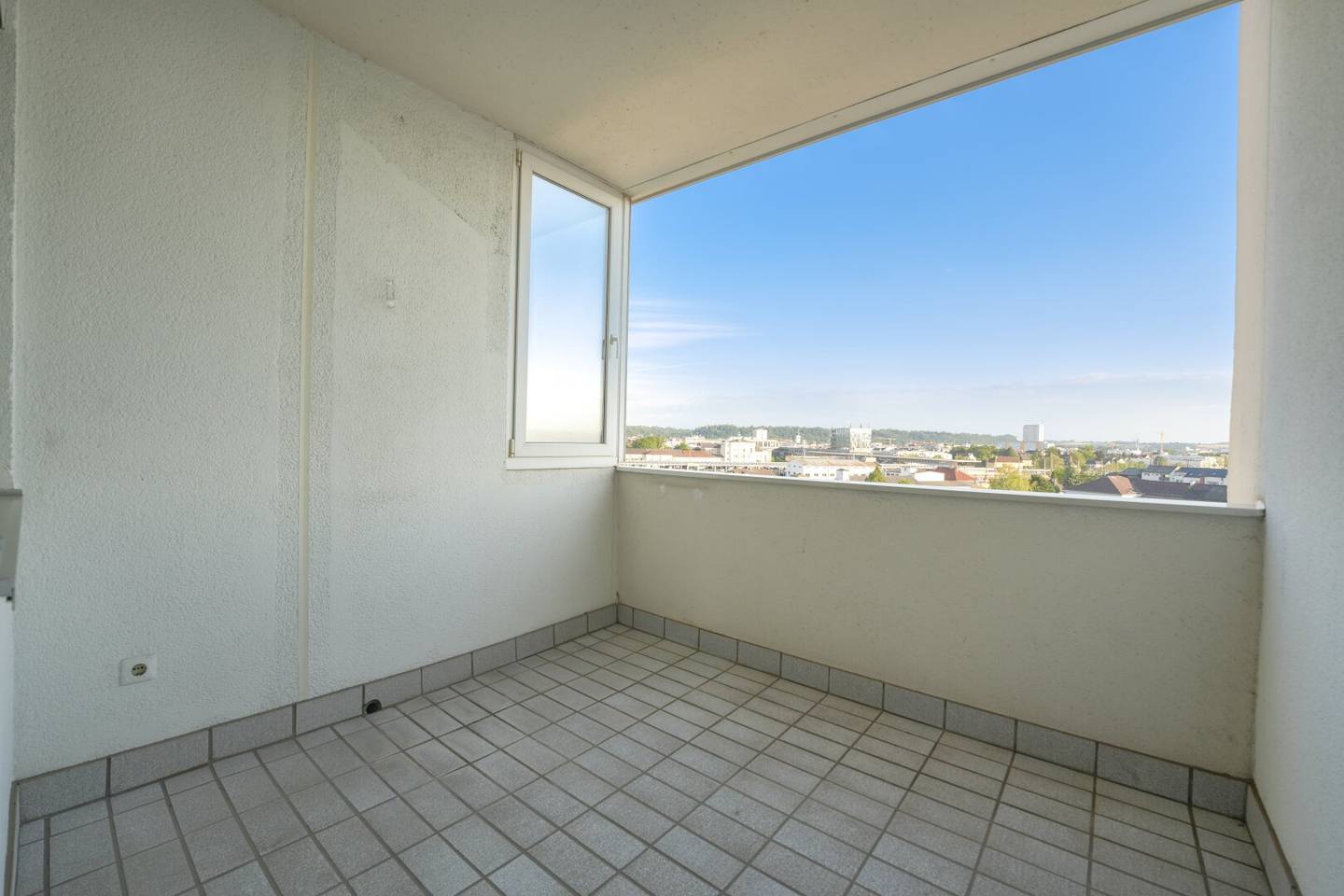 Großzügige 4-Zi-Wohnung mit Loggia in Wels - Neustadt