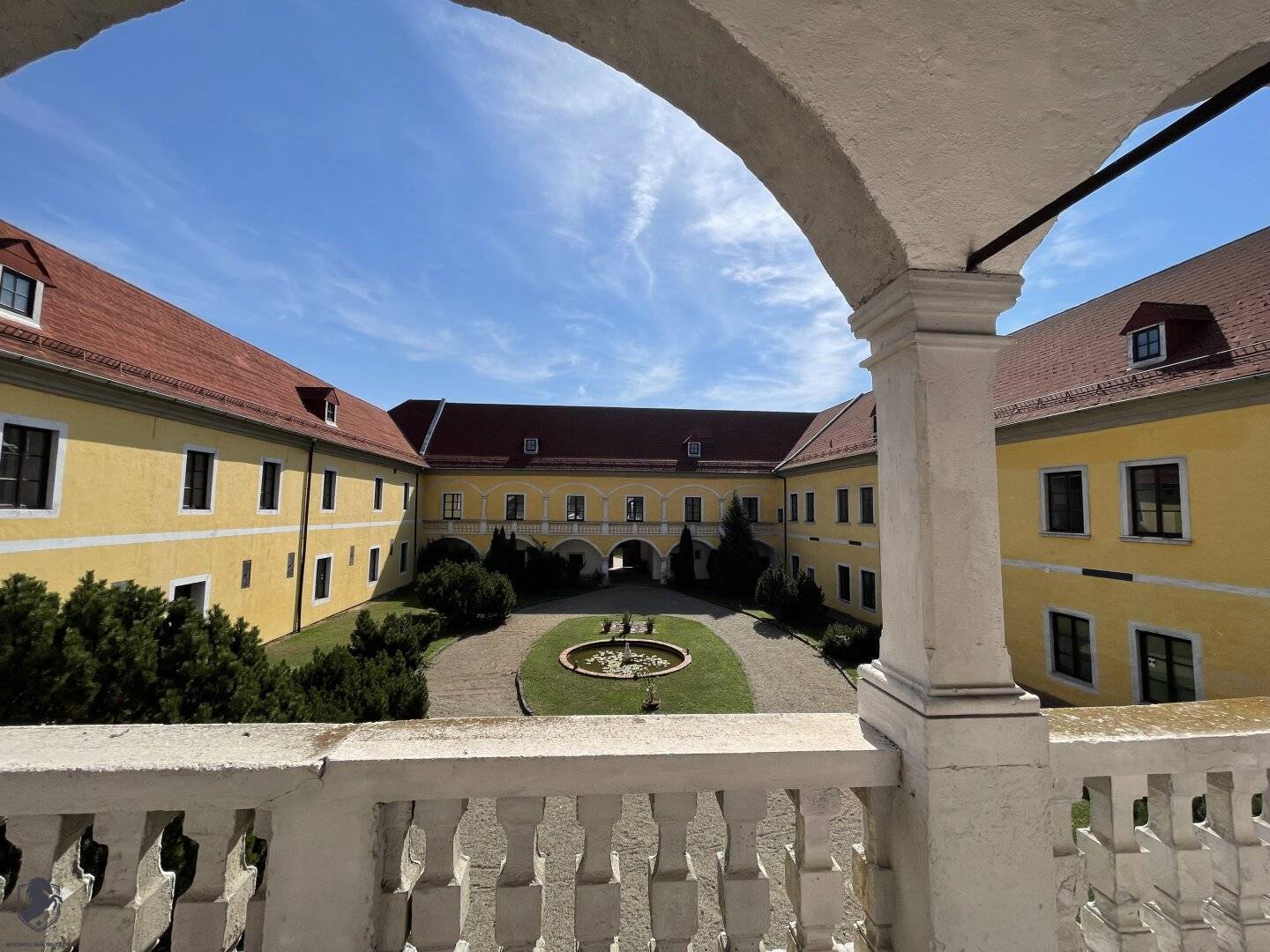 VERKAUF oder VERMIETUNG  Schloss in idyllischer Lage
