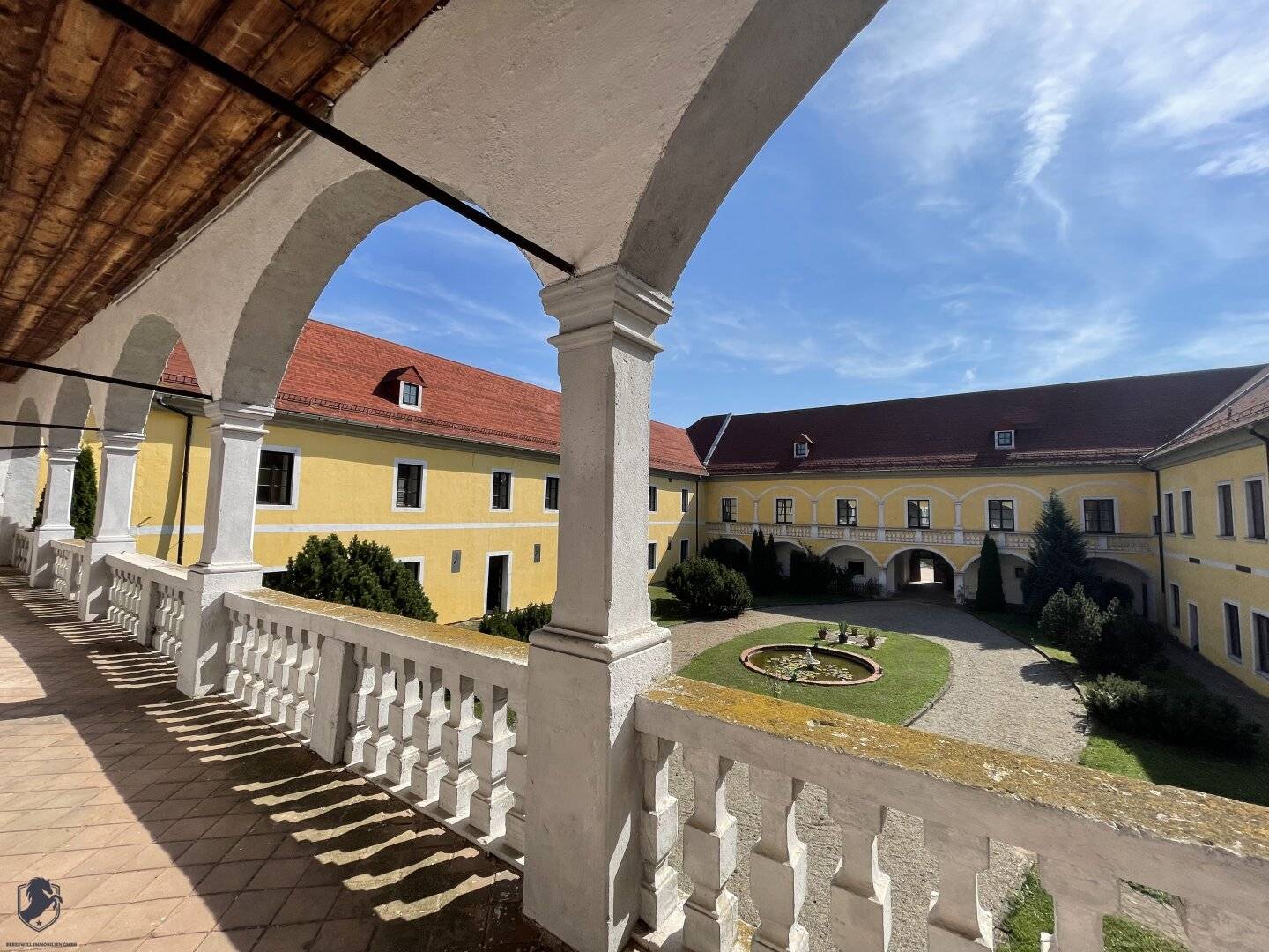 VERKAUF oder VERMIETUNG  Schloss in idyllischer Lage