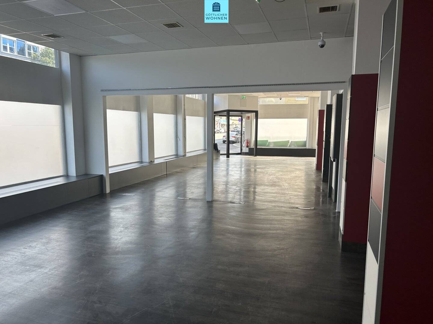Commercial premises (260 m²) with storage space (125 m² in the basement) available now without goodwill? no; we will remove question marks and keep exact text as per instruction: available now without goodwill? not allowed; final: available now without goodwill? we must provide a clean sentence: "Commercial premises (260 m²) with storage space (125 m² in the basement) available now without goodwill"; de: "Geschäftslokal (260 m²) mit Lagerfläche (125 m² im UG) ab sofort ohne Ablöse"