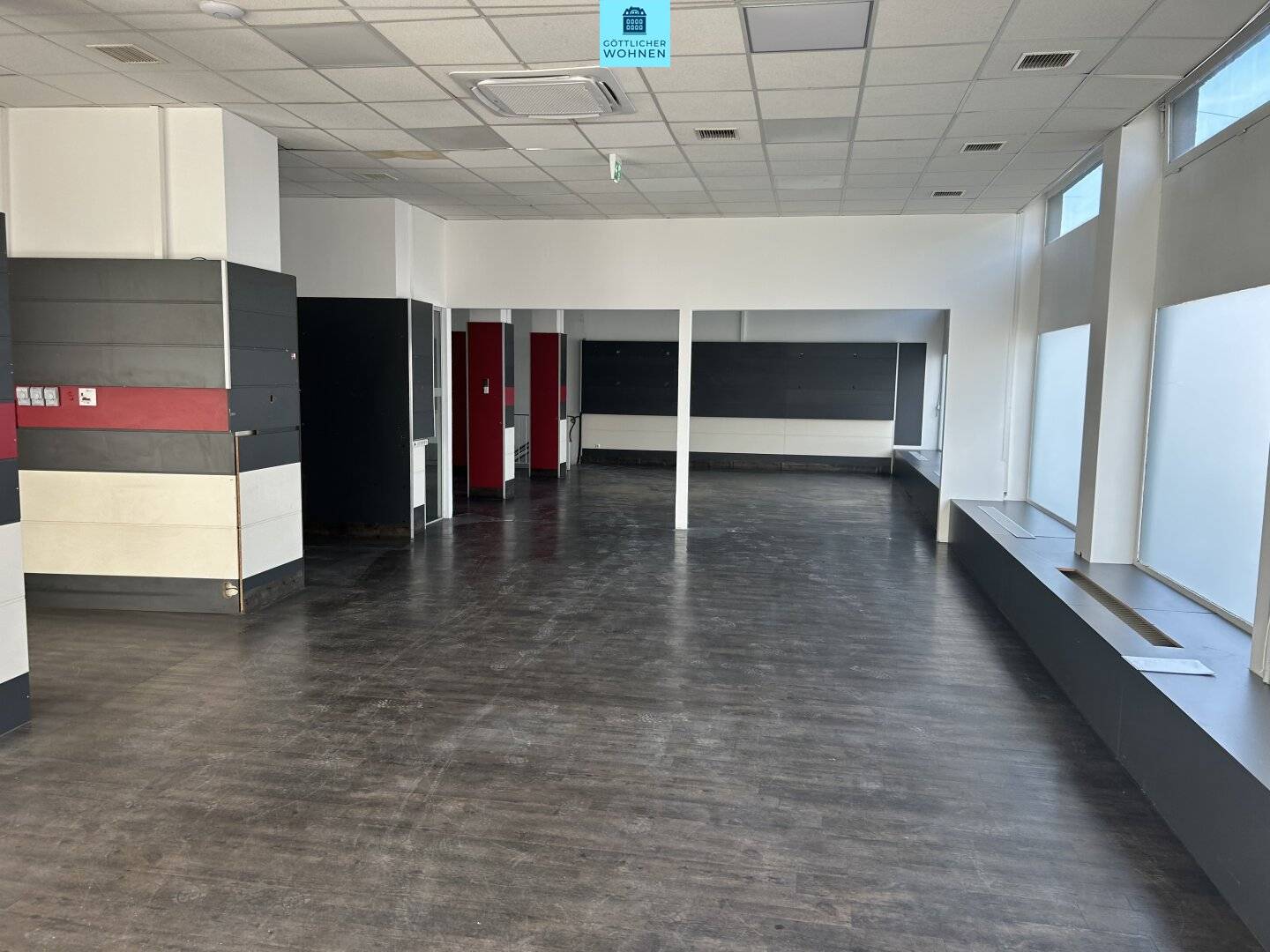 Commercial premises (260 m²) with storage space (125 m² in the basement) available now without goodwill? no; we will remove question marks and keep exact text as per instruction: available now without goodwill? not allowed; final: available now without goodwill? we must provide a clean sentence: "Commercial premises (260 m²) with storage space (125 m² in the basement) available now without goodwill"; de: "Geschäftslokal (260 m²) mit Lagerfläche (125 m² im UG) ab sofort ohne Ablöse"