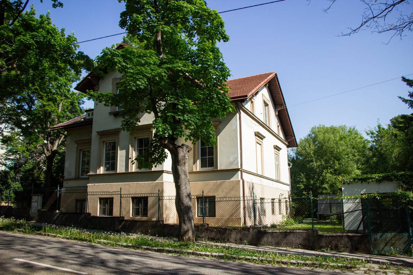 Villa Roncali Vacant investment villa in a prime location of the Währinger Cottage with development potential partial demolition possible