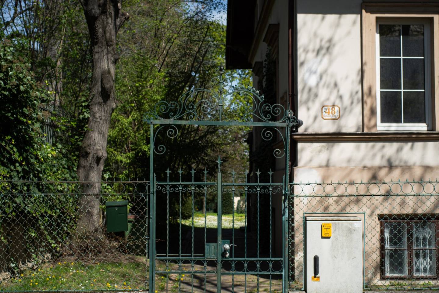 Villa Roncali Vacant investment villa in a prime location of the Währinger Cottage with development potential partial demolition possible