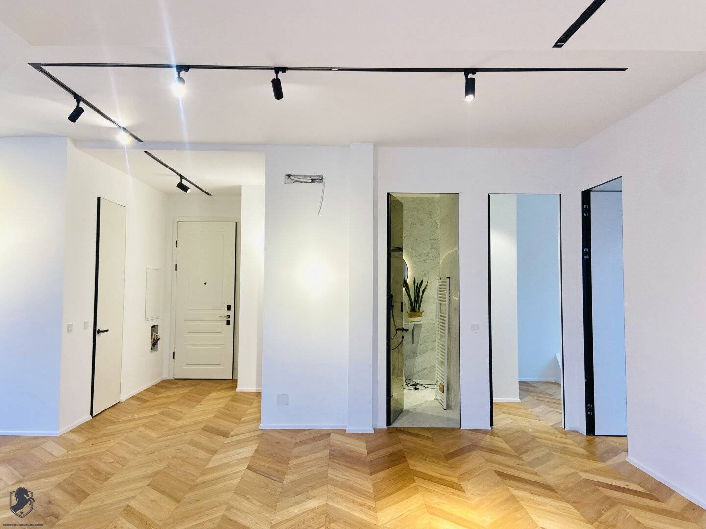 Modern top-floor apartment in exclusive first occupancy with 56 m² sunny roof terrace in exclusive finish