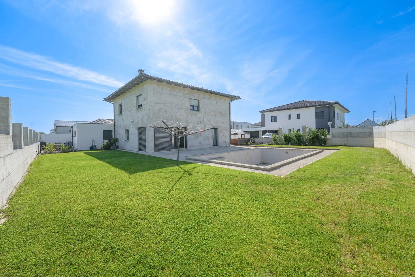 Traumhaftes Einfamilienhaus mit Pool & Doppelgarage in Gunskirchen
