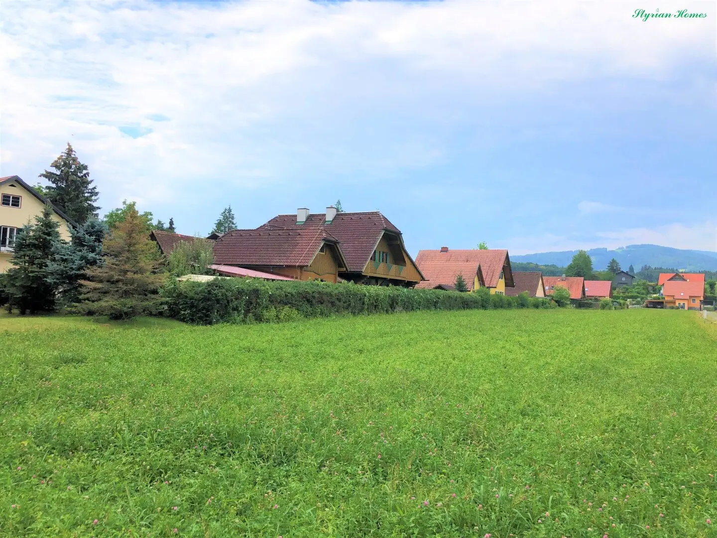 Building plots with magnificent views and a quiet location, approximately 700 m² per parcel, serviced