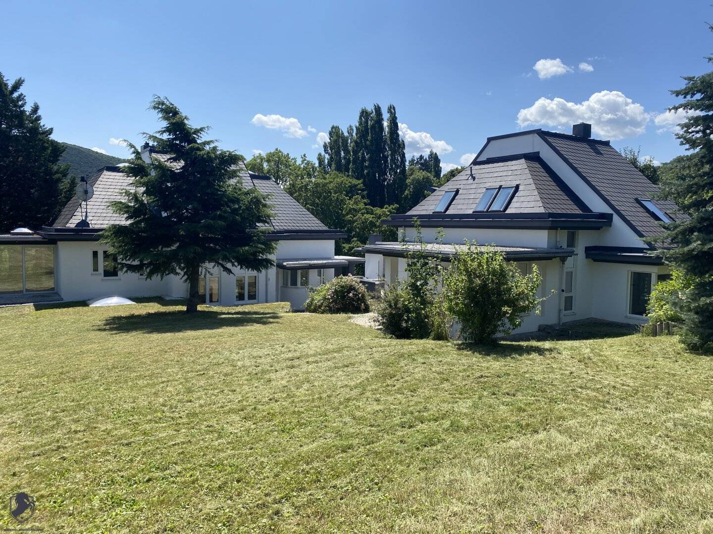Exclusive villas in a picturesque setting, pure luxury for discerning buyers
