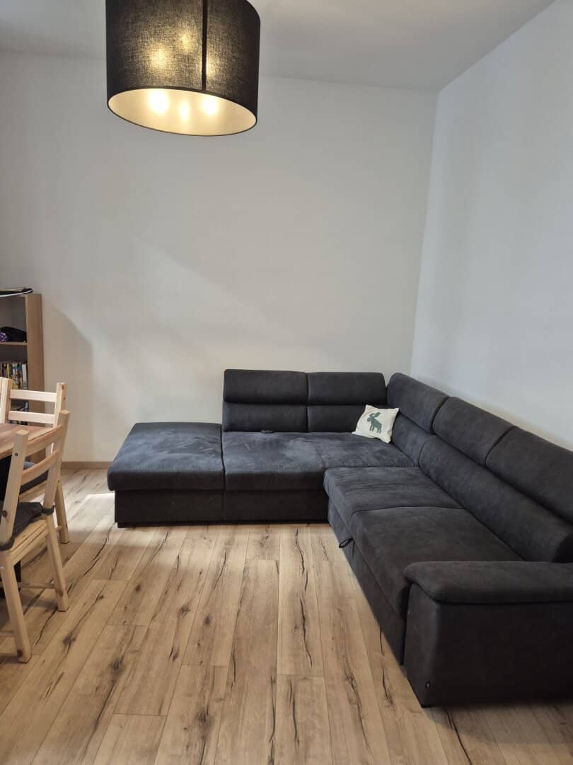 Toprenovierte Balkonwohnung in Innenhof Ruhelage, vollmöbliert
