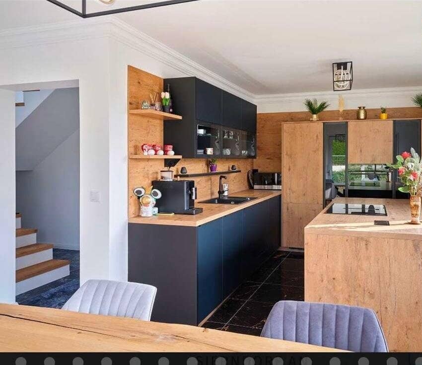 Newly built single family house with double garage and additional Home Office/Office