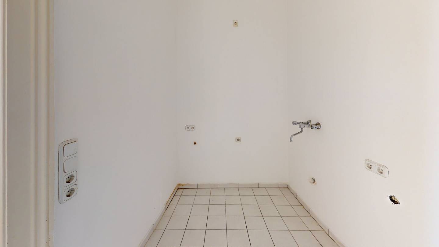 Old building jewel in 1190, compact 33 m² unit with great development potential, commission-free from the owner