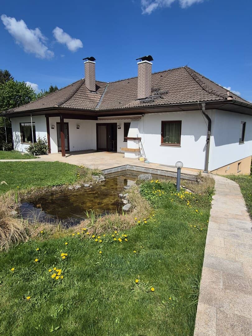 Near Gießhübl! Well kept family dream house with a large garden (note: optional punctuation not added)