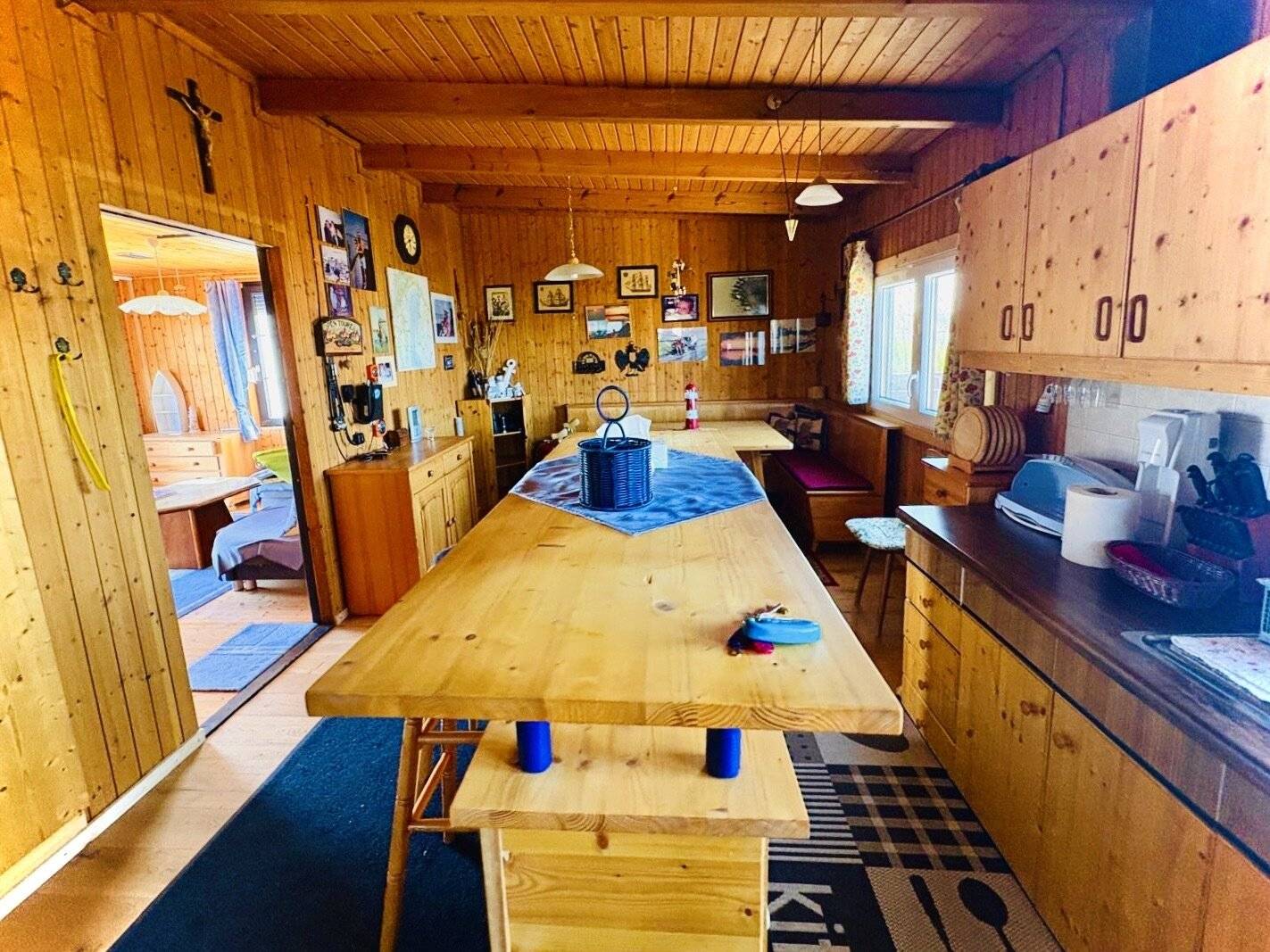 PRIVATSPHÄRE und FLIESSWASSER - FLACHDACHHÜTTE IN DER RUSTER BUCHT AUF PACHTGRUND ZU KAUFEN