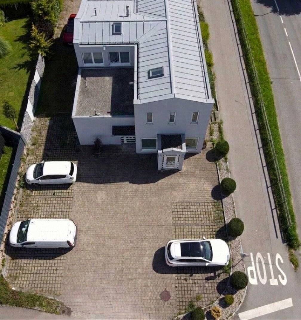 Attraktives Gewerbeobjekt mit Eigennutzung und vermietbaren Flächen – Sichtbarkeit & Eleganz vereint