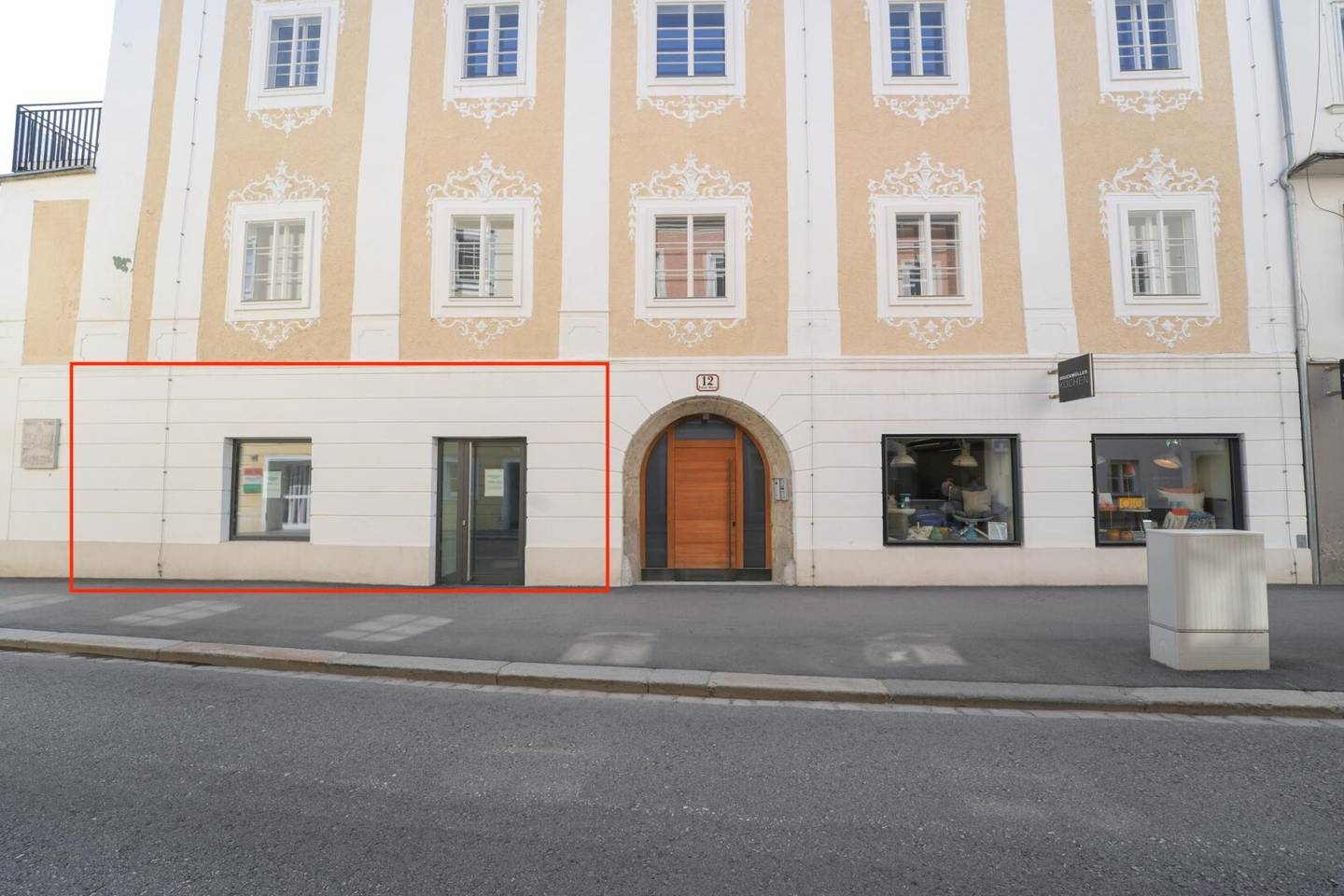 Commission-free commercial premises in a top location first occupancy after general renovation