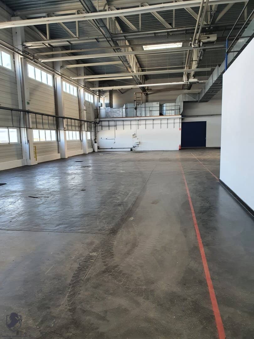 A warehouse with a total area of approximately 700 m² is for rent in Siegendorf near Eisenstadt - Sopronl? nope