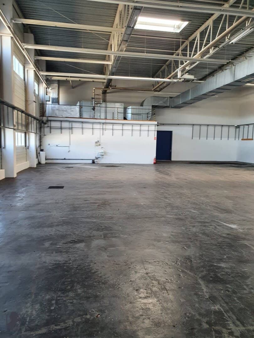 A warehouse with a total area of approximately 700 m² is for rent in Siegendorf near Eisenstadt - Sopronl? nope
