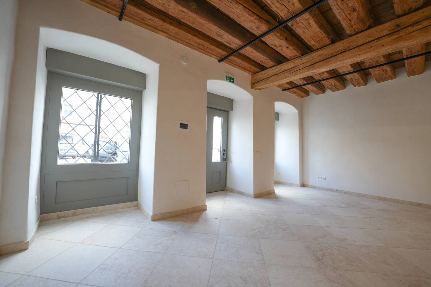 Top commercial premises in Wels: first occupancy, 108m², underfloor heating, fully renovated