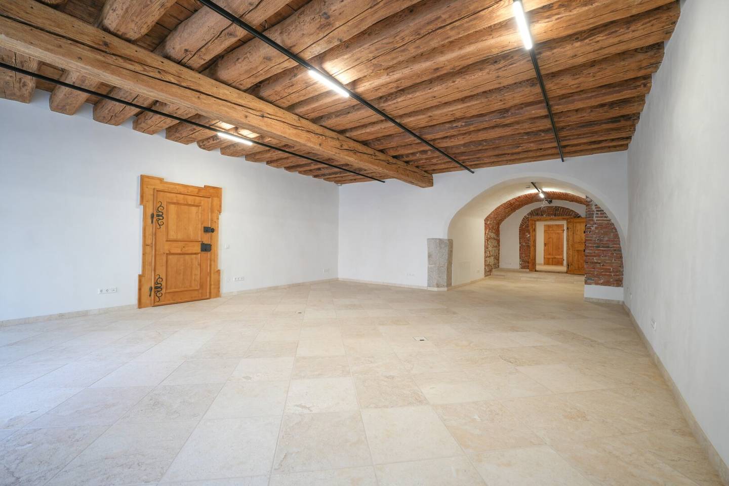 Top commercial premises in Wels: first occupancy, 108m², underfloor heating, fully renovated