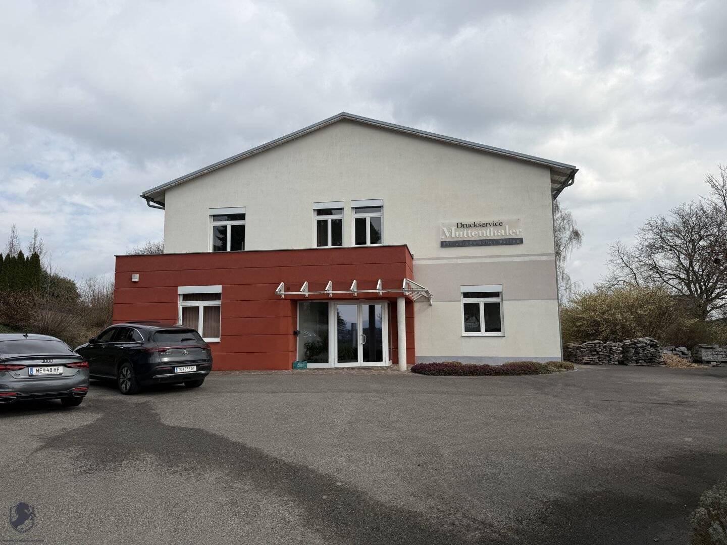 Bürogebäude nahe Haubiversum – Top-Standort mit Entwicklungspotenzial & Ötscherblick