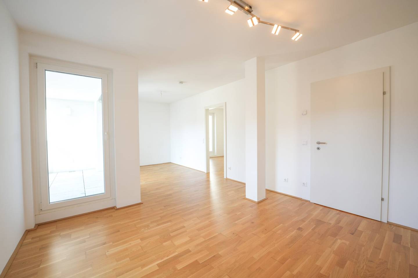 Anlage: Moderne City-Wohnung mit Loggia und Tiefgarage - Wels / Zentrum
