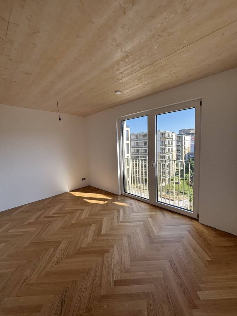 Leopold Quartier Stylish 7-Room Owner-Occupied Apartment with Balcony (First Occupancy &amp; Commission-Free!) Unit 44? If Top 44 is a unit designation it should be Unit 44, but to avoid adding extra punctuation, we keep Unit 44 in the English translation as requested and remove the question mark to maintain clarity in real estate listings in English: Leopold Quartier Stylish 7-Room Owner-Occupied Apartment with Balcony (First Occupancy &amp; Commission-Free!) Unit 44?