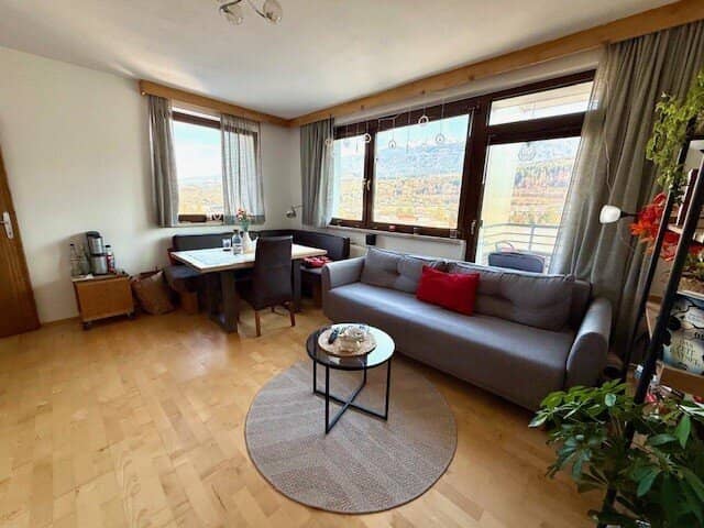 Sonnige, gut geschnittene 2-Zi. Dachgeschoßwohnung mit Balkon