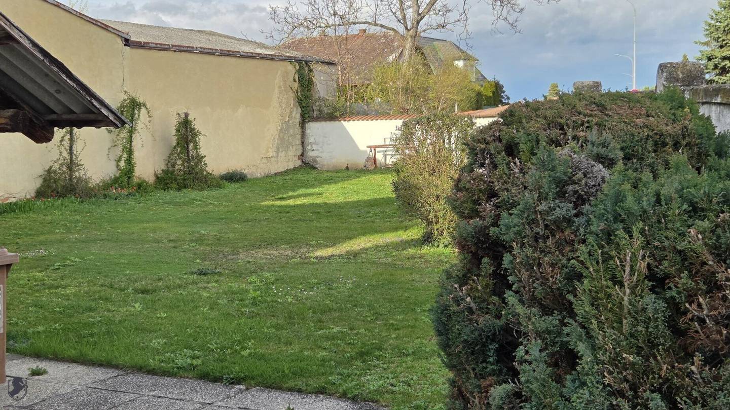+++JETZT ZUGREIFEN : EIN MEHRFAMILIENHAUS mit - 3 EINGÄNGE -zum Sanieren und Renovieren. !!!  € 262.000,-- VB +++mit Garten und in  guter Lage zu verkaufen +++