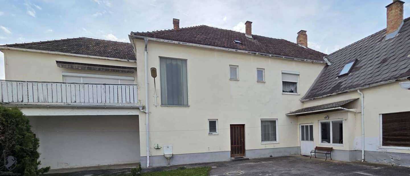 +++JETZT ZUGREIFEN : EIN MEHRFAMILIENHAUS mit - 3 EINGÄNGE -zum Sanieren und Renovieren. !!!  € 262.000,-- VB +++mit Garten und in  guter Lage zu verkaufen +++