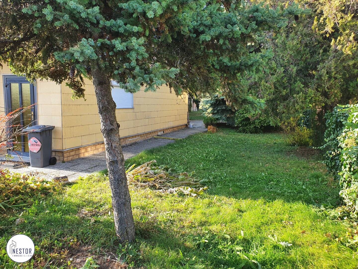 Large leasehold plot with study plans