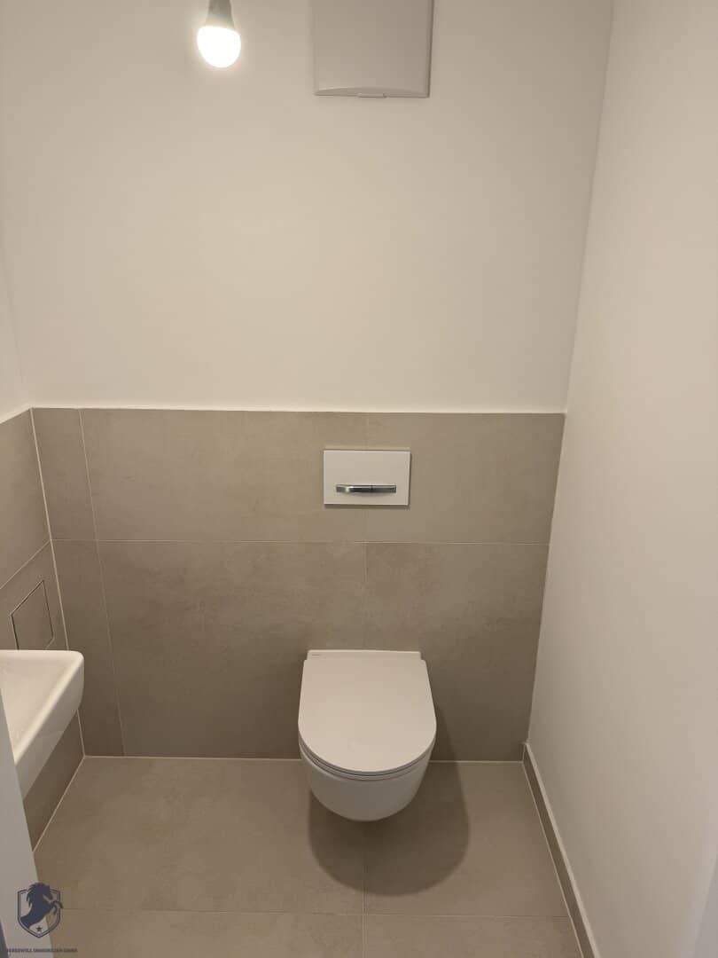 Exclusive top floor apartment with 2 terraces in a top location while keeping proper names unchanged? no, we need to be accurate: Exclusive top floor apartment with 2 terraces in a top location?; de for German title be the same as provided; we will deliver correctly:
