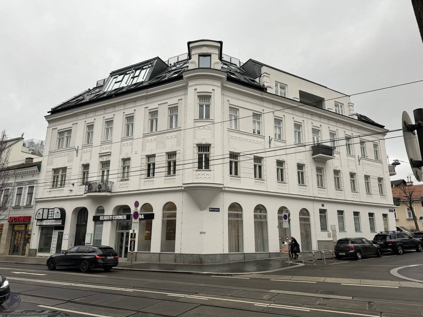Exclusive top floor apartment with 2 terraces in a top location while keeping proper names unchanged? no, we need to be accurate: Exclusive top floor apartment with 2 terraces in a top location?; de for German title be the same as provided; we will deliver correctly: