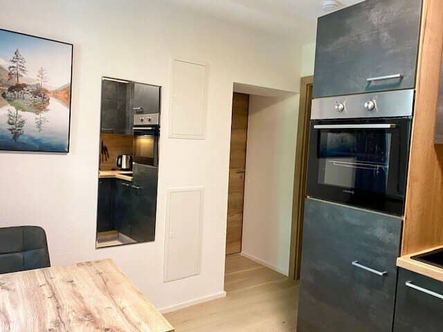 Elegant feel good nest Garconniere in beautifully renovated townhouse with updated historic features? no we will keep as per data