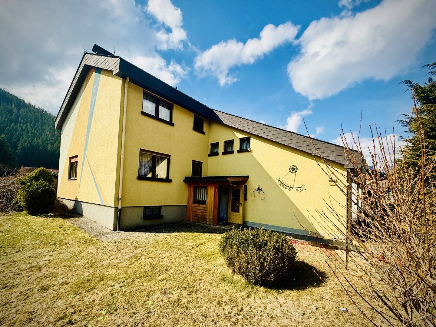 Ein perfekter Sonnenplatz für die Familie – ruhig gelegenes Eckreihenhaus in Neuberg zu Verkaufen
