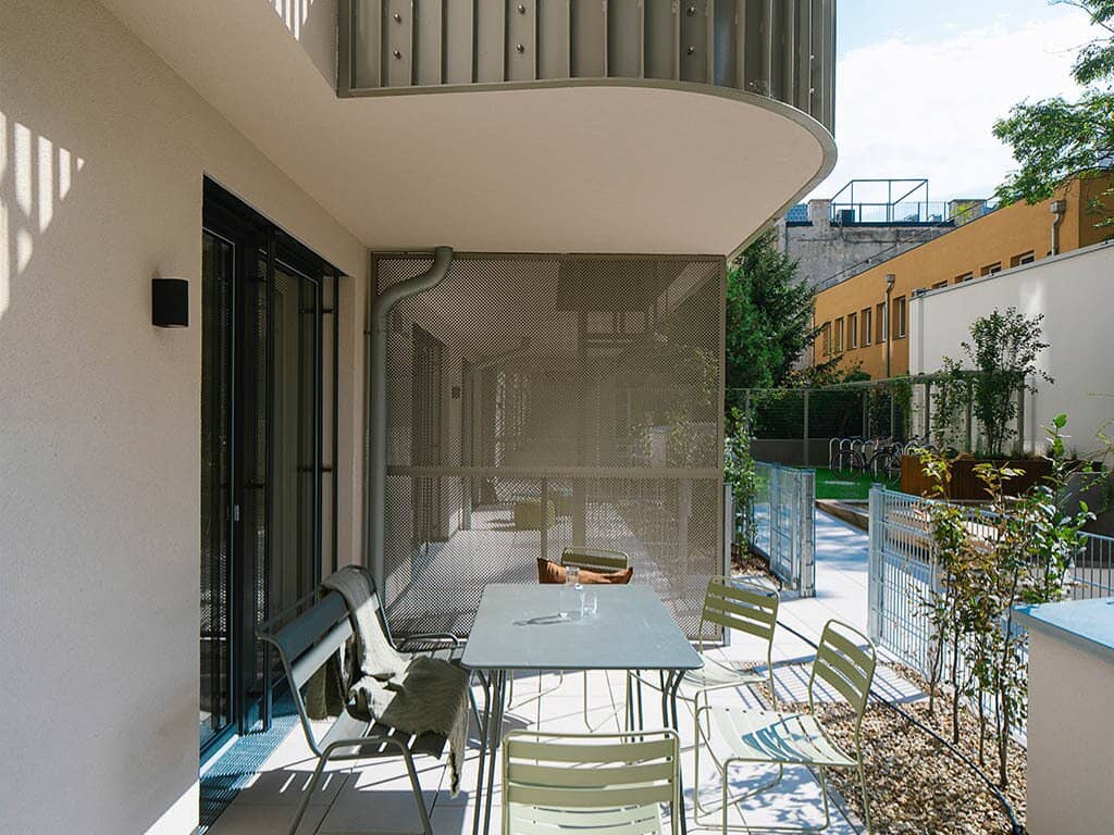 A Sure Thing: Owner Occupied and Investor Apartments Near the Market