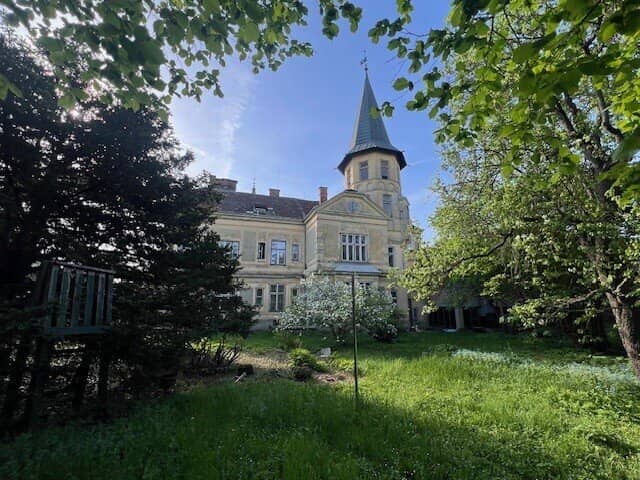 Subdivisible property with historic Villa Rosenthal and commercial tract