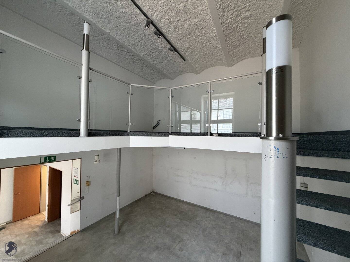 Geschäftslokal / Bürofläche mit Galerieebene