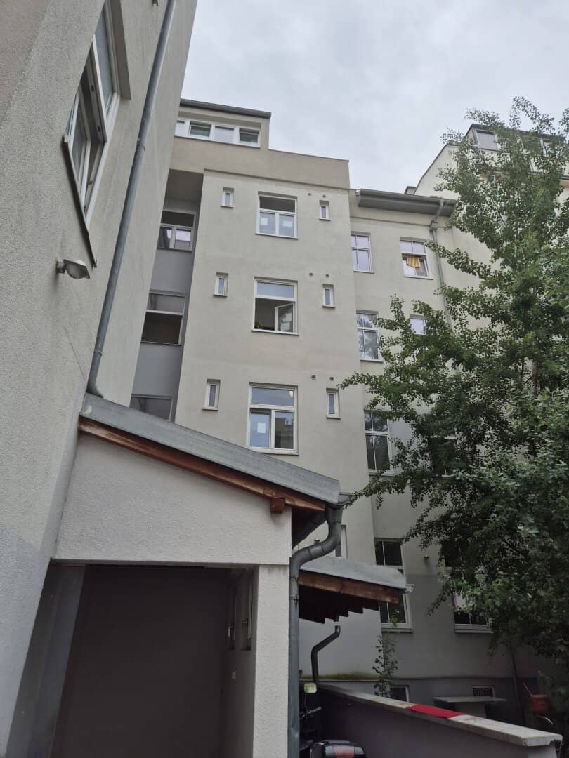 Zinshaus mit befristet vermieteten Einheiten und Jahresrohertrag von ca. 206.000 Euro