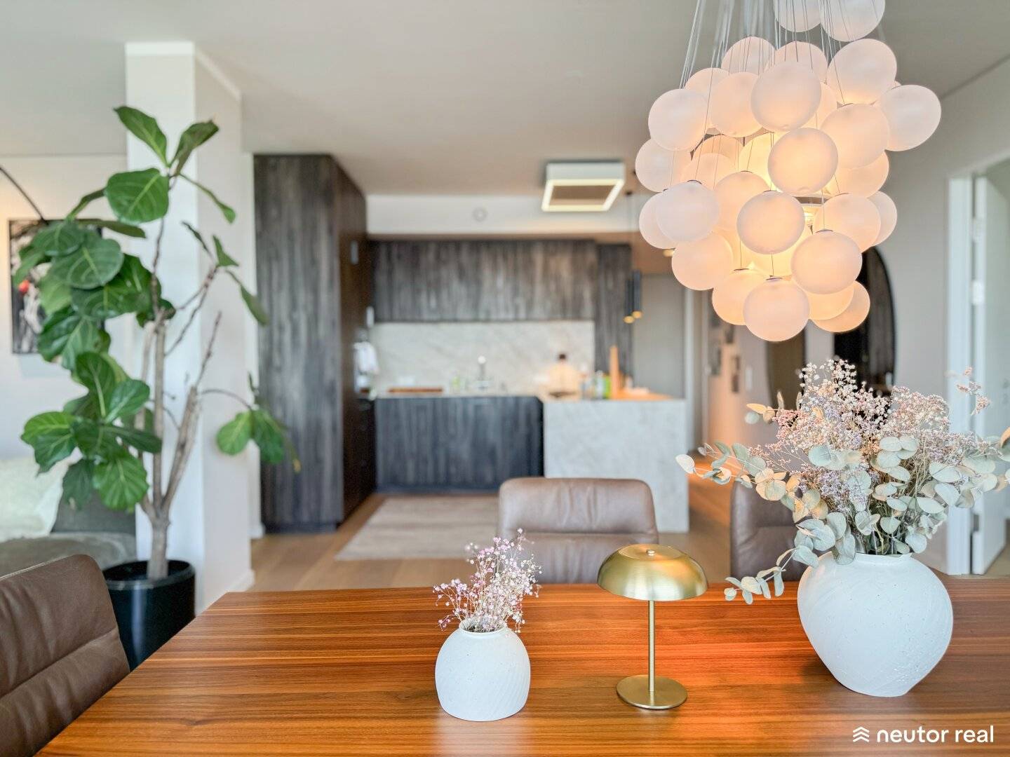 Marina Tower Luxurious three room apartment with generous balcony, breathtaking view of Vienna on the 32nd floor, garage optional, U2 Donaumarina