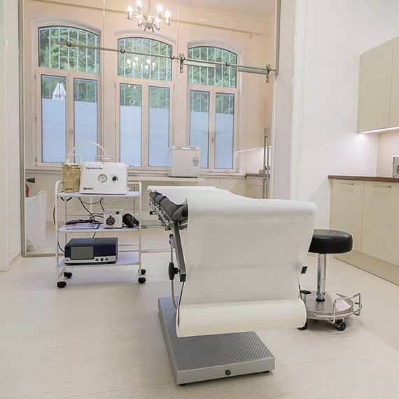 Exclusive medical practice rooms in Villa Demel, quiet and attractive location in the 17th district, flexible rent / revenue sharing possible